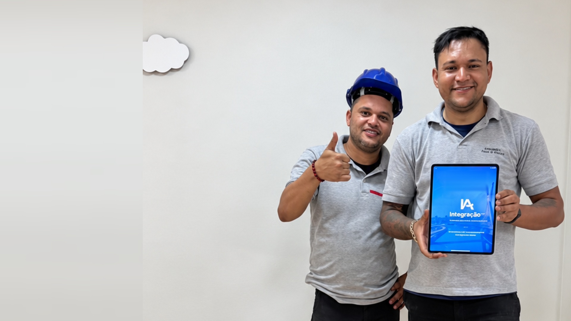 Equipe IntegrAção com tablet